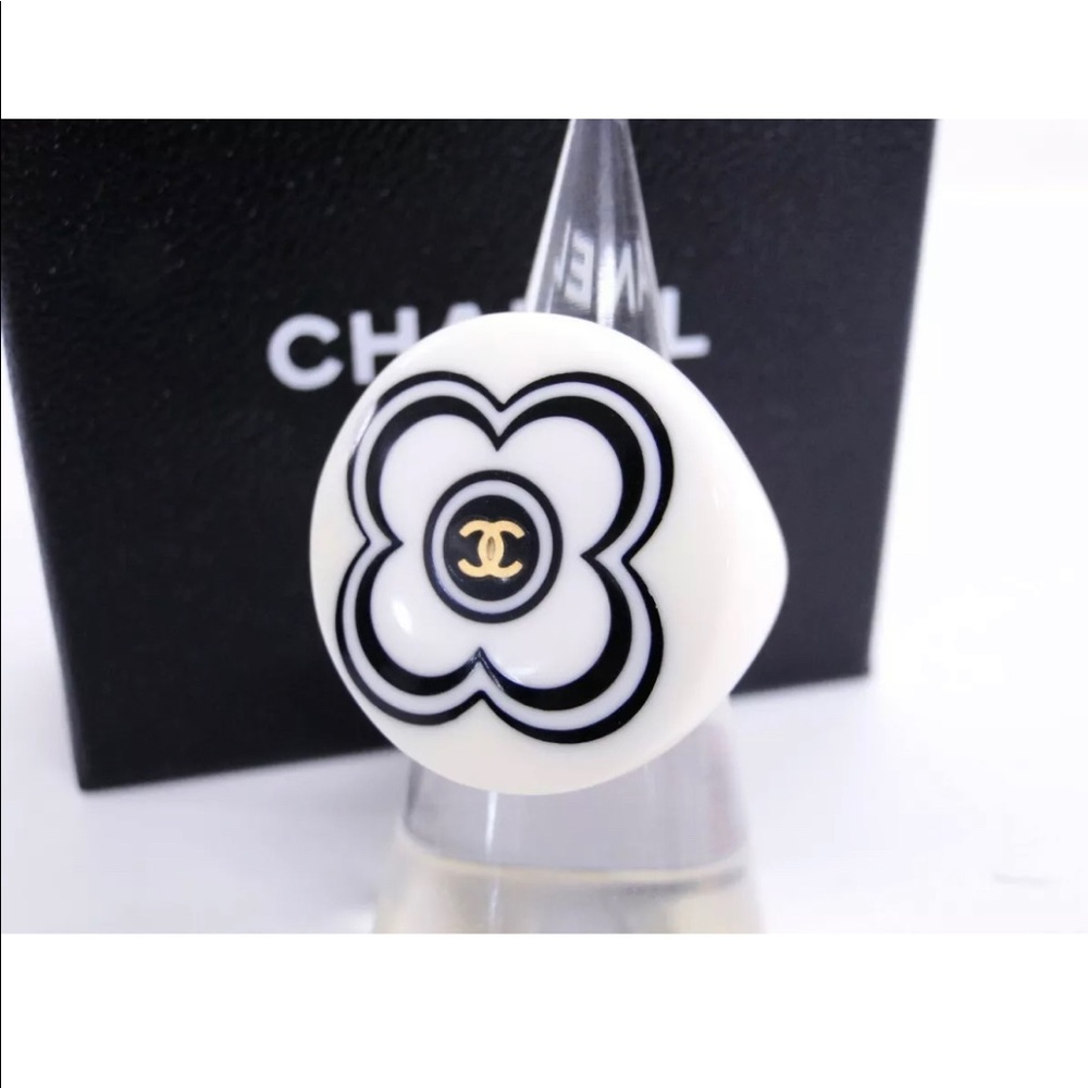 Authentic Vintage Chanel Camellia White / Ivory Black Ring Approx Sz 6.5